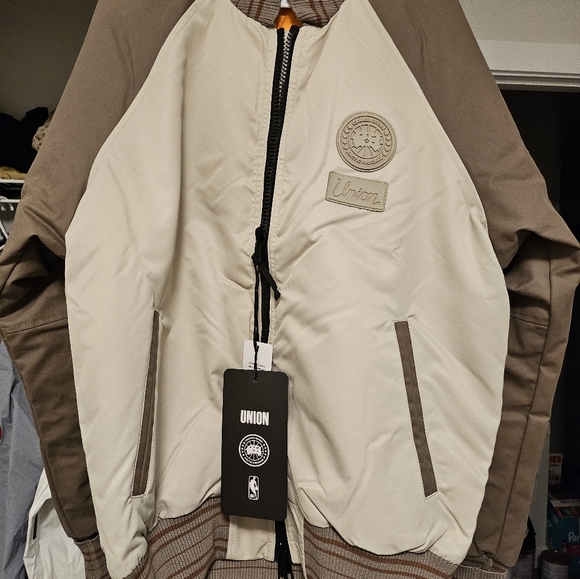 COPY - CANADA GOOSE & NBA COLLECTION W/UNION BOMBER JACKET - Picture 3 of 10